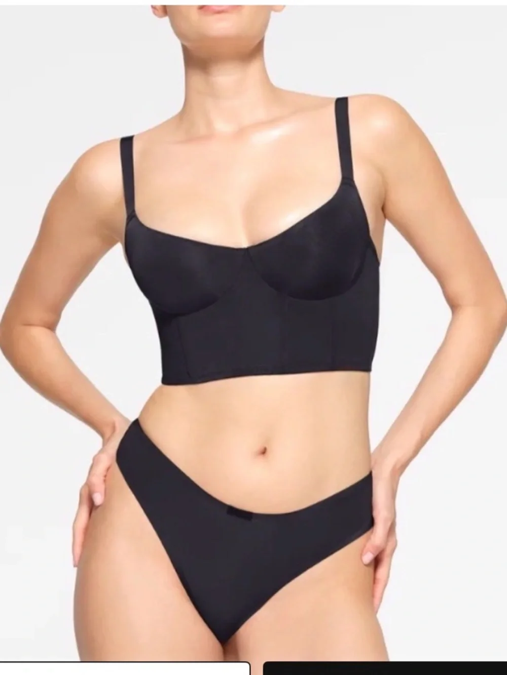 SKIMS Black Longline Molded Bra - Picture 2 of 6